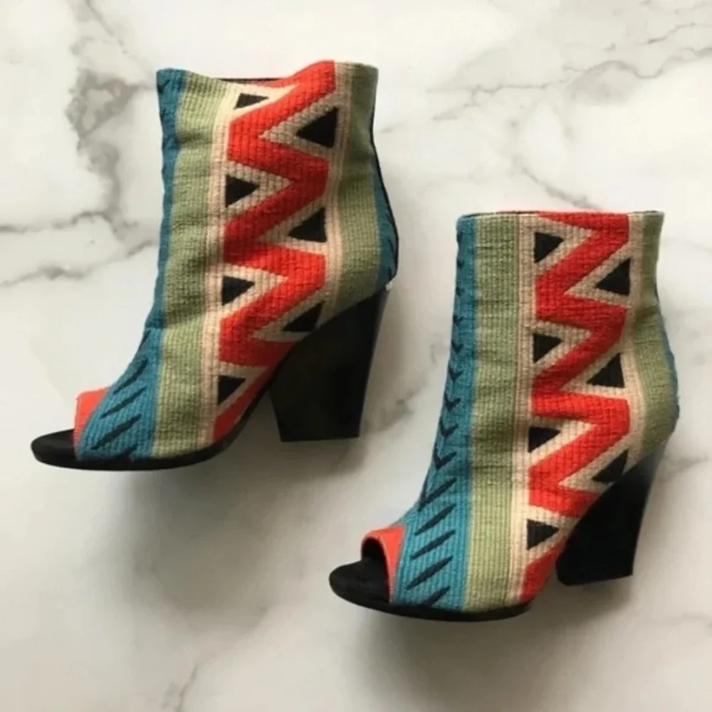 100% AUTHENTIC Burberry Multicolor Tapestry Bateson Peep Toe Booties Size 38 - Picture 4 of 8